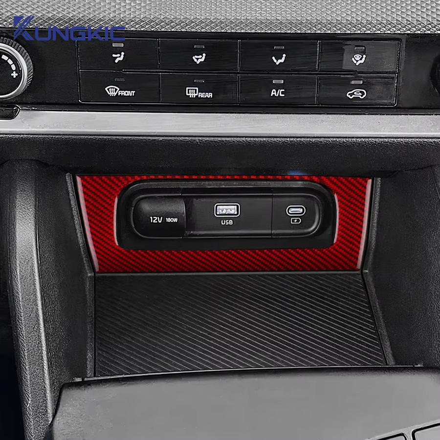 KUNGKIC Carbon-Look USB-C Ladeport Rahmen Aufkleber für KIA Sportage NQ5 in Schwarz - Bild 4