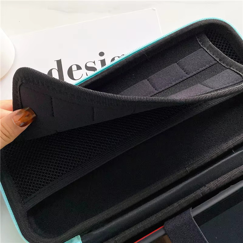 JonCon Schutzhülle im Cartoon Anime Design für deine Nintendo Switch OLED Spielkonsole als praktische Reise-Tasche - Bild 2