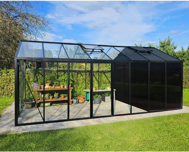 Bloomcabin Gewächshaus Klassik in Schwarz mit integriertem Stauraum, Belüftungssystem und Sicherheitsglas aus Aluminium und Glas - Bild 1