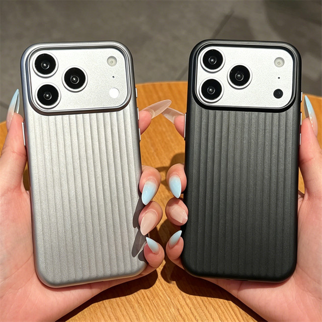 SUNWARD Schutzhülle mit Wellenmuster und Streifen für iPhone in Rot und Silber, mattierte PC-Hülle für iOS-Modelle - Bild 1