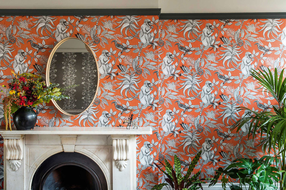 Cole & Son Tapete Savuti mit botanischem Tier-Design in Orange und Grau aus Vlies - Bild 1