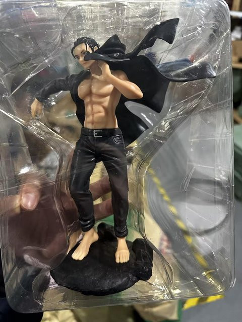 MIFEN Eren Jaeger Actionfigur PVC Schwarzer Umhang - Bild 1