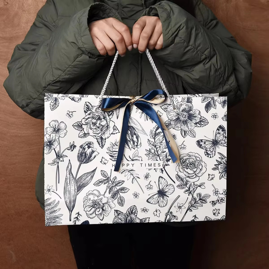 Premium Geschenktüte aus Papier mit floralem Design und Band für Muttertag oder Geburtstag - Bild 3