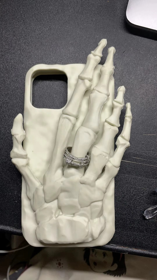 Apple iPhone Schutzhülle mit 3D Skelett-Design in Weiß aus weichem Silikon - Bild 3