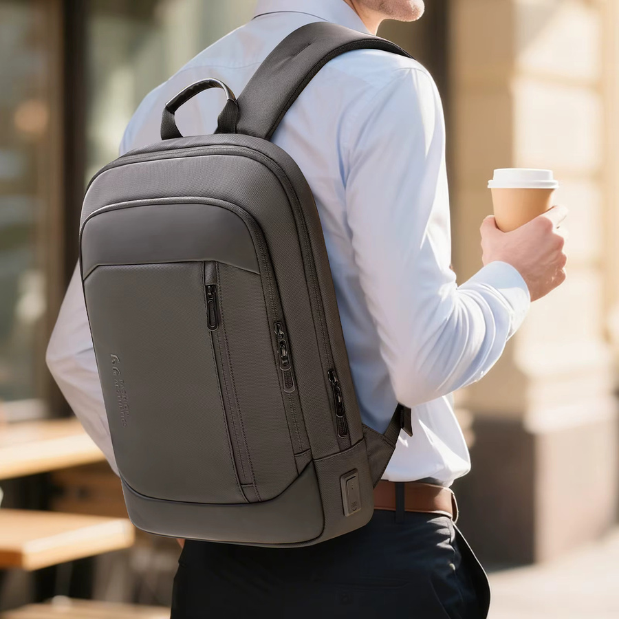 HK Business-Rucksack für Herren in Schwarz mit USB-C-Anschluss, wasserdichter und diebstahlsicherer Laptop-Rucksack für 15,6-Zoll-Geräte - Bild 3