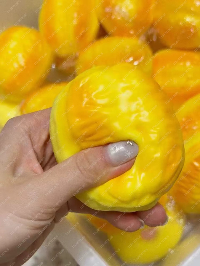Hot Toys Lebensmittelförmige Knusprige Stressball-Blöcke, gelb - Bild 3