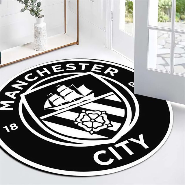 Runder Manchester City Teppich mit Schiff und Rose Wappen in Schwarz Weiß von LOLO IU, Durchmesser: 120 cm - Bild 1