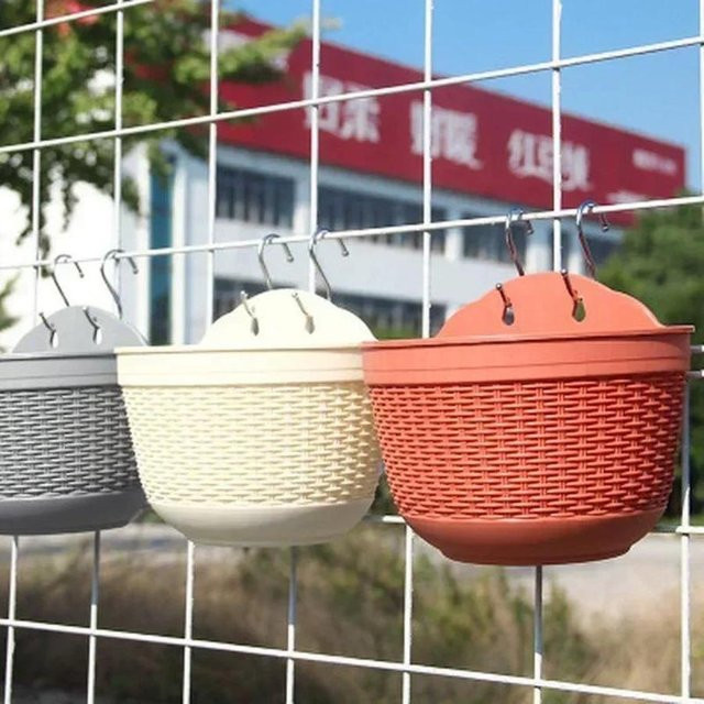 Halbrunder Wand-Pflanzkorb in Rattan-Optik aus Kunststoff, Farbe: Rot - Bild 1