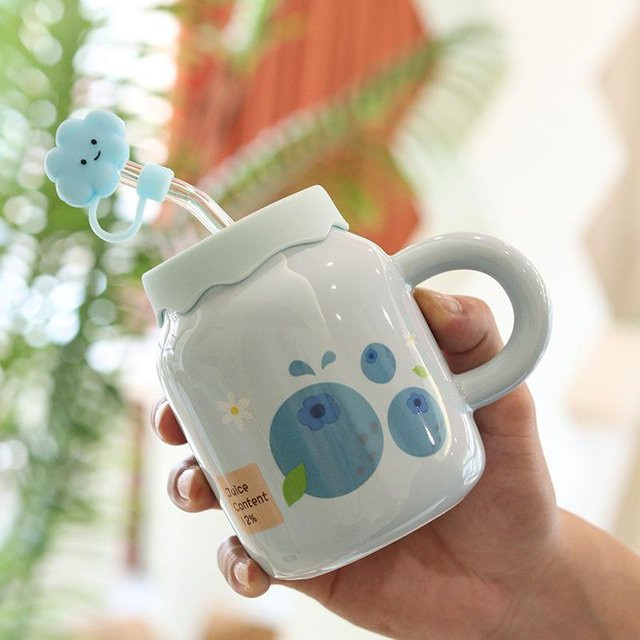 Keramiktasse Yiran bag mit Strohdeckel und Henkel in Blau, 450 ml - Bild 1