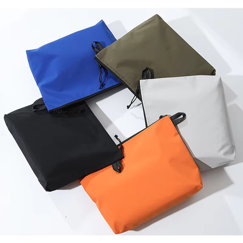 Wasserdichte und faltbare Kulturbeutel-Tasche für Outdoor, Reise und Kosmetik in Grün - Bild 2