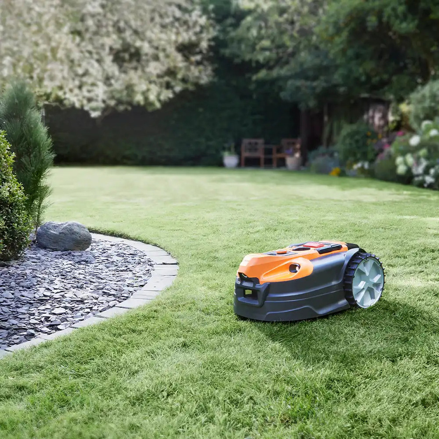 LawnMaster AMD18i-800 Plus Kombi-Set MX 24V Mähroboter mit App-Steuerung und kabellosem Rasentrimmer in Orange - Bild 1