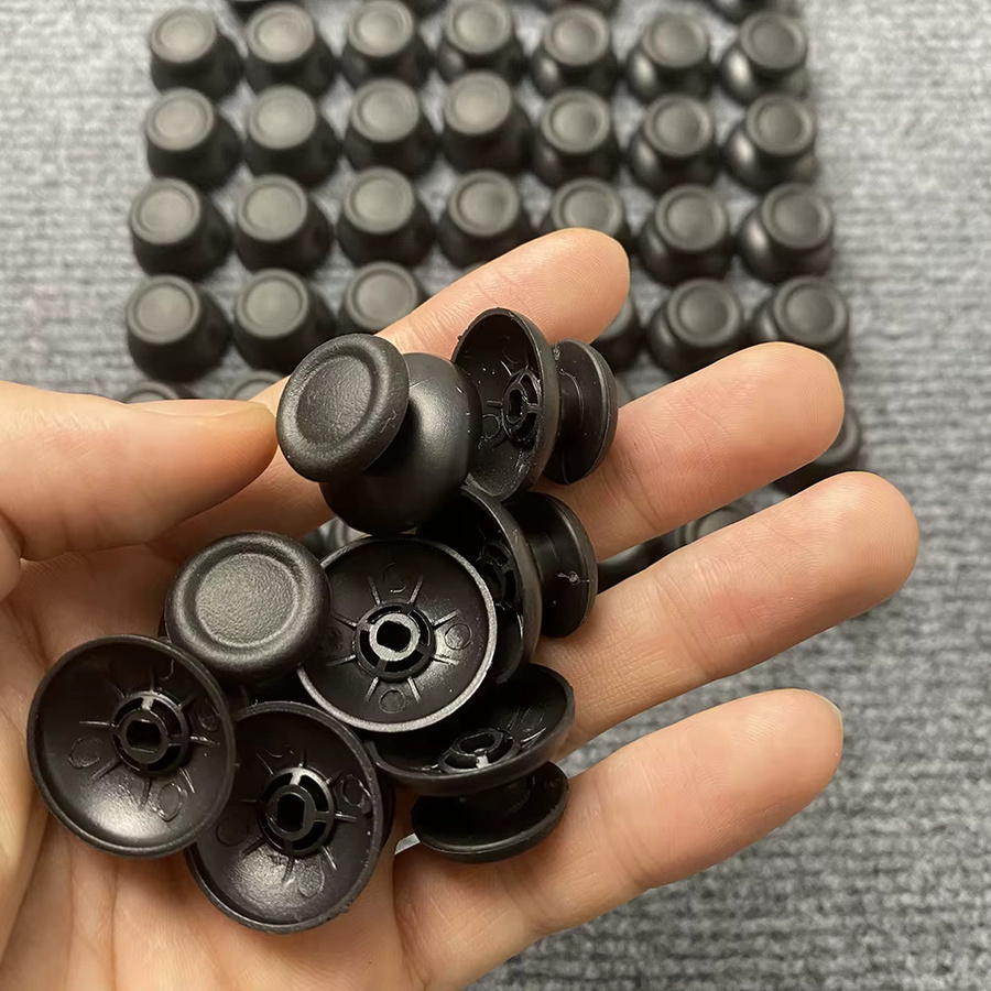 Sony Analog-Stick-Abdeckungen für PS4 und PS5 Controller, 3D Thumbstick-Kappen in Schwarz - Bild 2