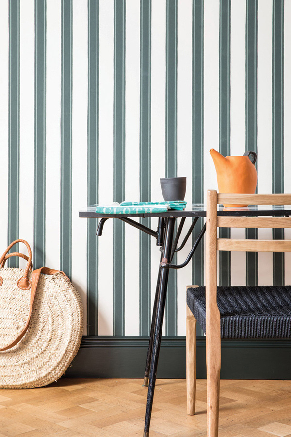 Farrow & Ball Tapete Block Print Stripe in Grau, Studio Green und Green Smoke mit abstraktem Streifenmuster - Bild 1