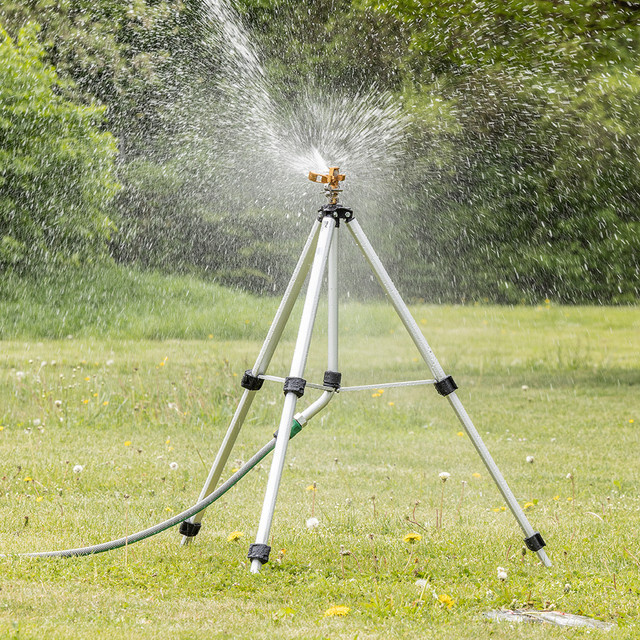 Powertec Garden Rasensprenger mit Alu-Teleskopstativ in Silber für Vollkreis und Halbkreis - Bild 1