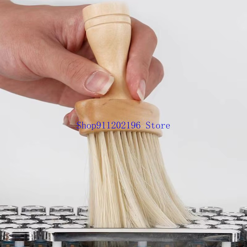 P82A Statische Reinigungsbürste für Tastaturen, Synthesizer und empfindliche Musikgeräte in Beige - Bild 3