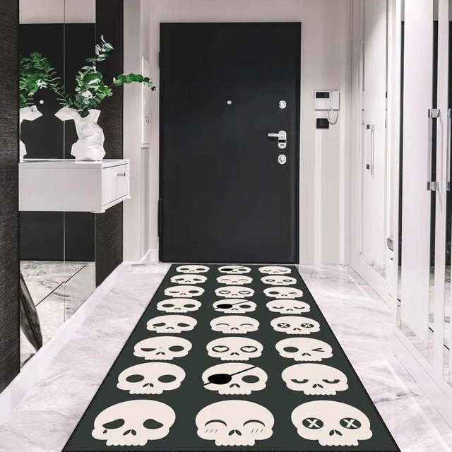 Skull Runner Teppich von Lodestar mit Gothic-Design aus Ketten und Rosen, schwarz, B/T: 50 x 150 cm - Bild 1