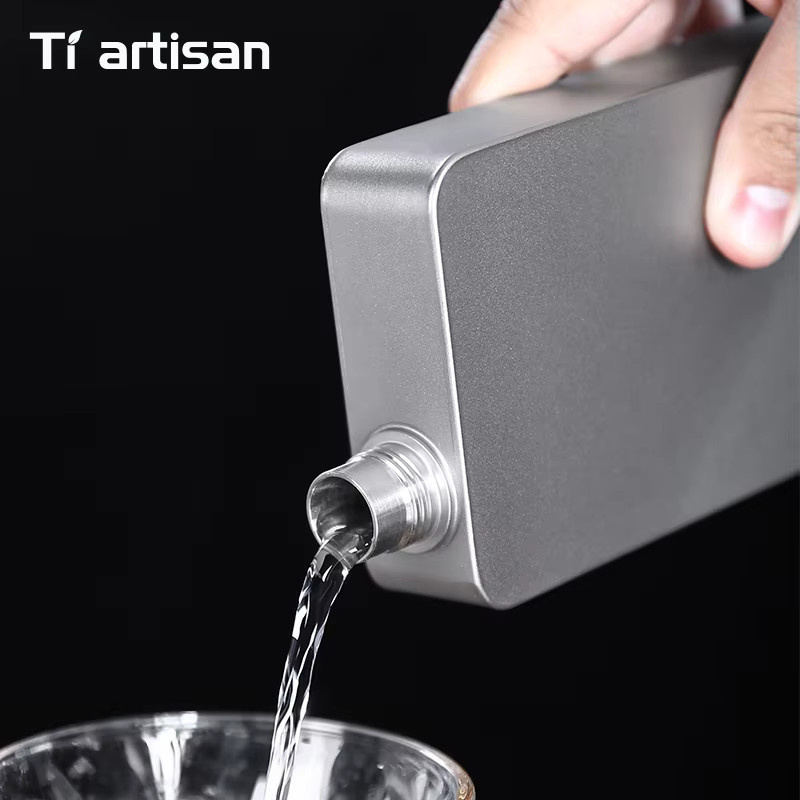Tiartisan Titan-Flachmann für Whisky und Wein, ultraleicht und auslaufsicher, Silber/Sand, 400 ml - Bild 4