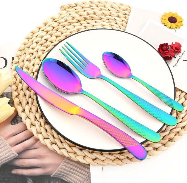 Drmfiy 4-teiliges Regenbogen-Besteck-Set aus Edelstahl in Multicolor, bestehend aus Gabel, Löffel und Messer für Erwachsene - Bild 1