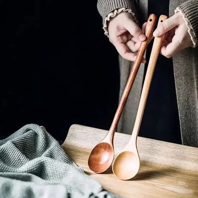 Langer Rührlöffel aus natürlichem Holz in Braun von VIE LENTE für Suppe, Honig und Kaffee - Bild 1