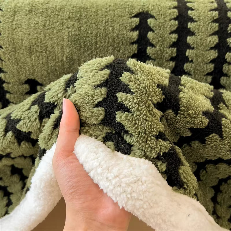 Weiche und flauschige Flanellbettdecke in Queen-Size, wärmende Fleece-Nickerchendecke für Erwachsene, Farben: Weiß und Grün - Bild 4