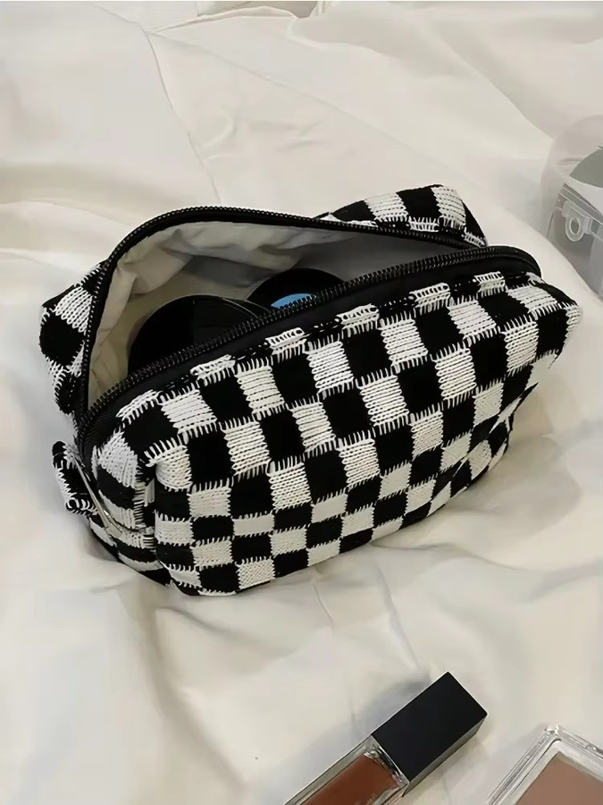 Gestrickte Kosmetiktasche im Schachbrettmuster aus Wolle, braun/mehrfarbig, große Kapazität für Make-up und Reiseutensilien - Bild 3