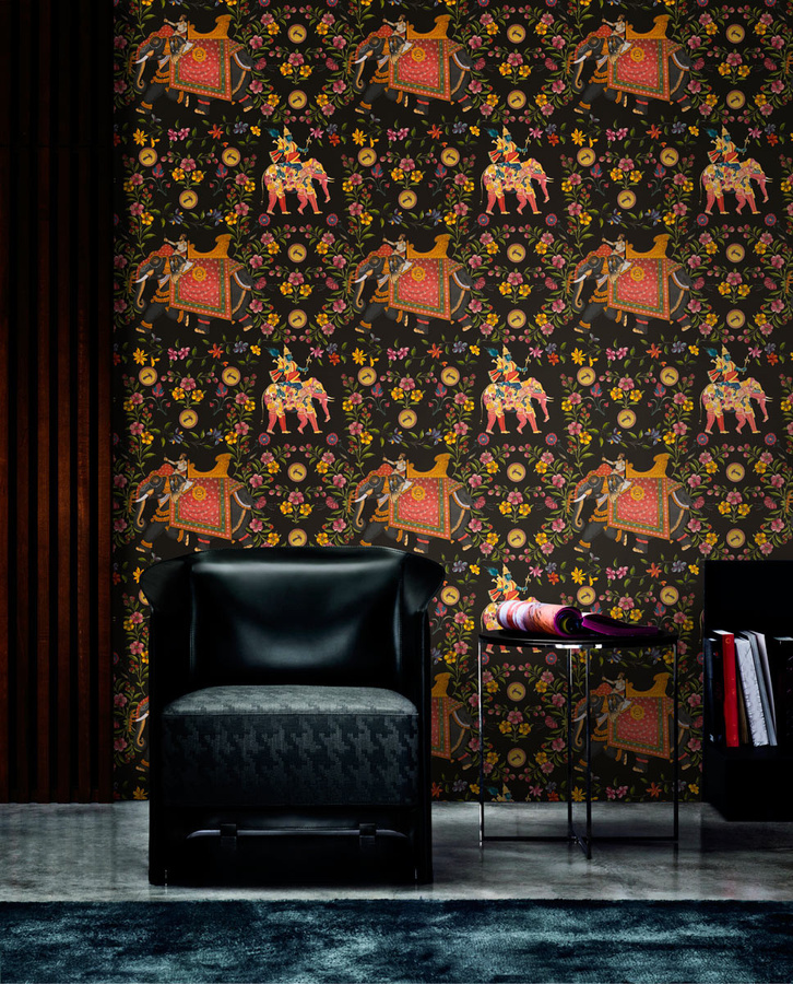 MINDTHEGAP Mural Wallpaper Aristocracy Anthracite mit Animal Print und Ethnic Design - Bild 1