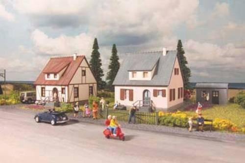 Piko Modellbau H0 Siedlungshäuser Neuburg und Geräteschuppen aus Kunststoff in verschiedenen Farben - Bild 1