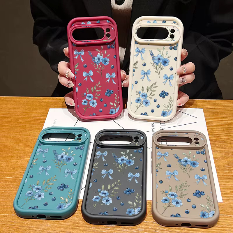 Stoßfeste Google Pixel Handyhülle aus TPU mit Blumen, Blaubeeren und Schleifen-Aufdruck in Weiß und Multicolour - Bild 3
