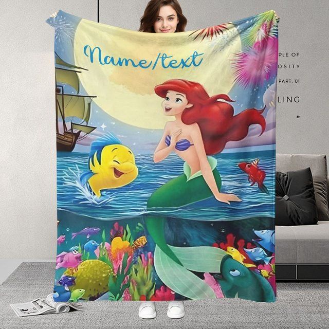 Personalisierte Decke mit Meerjungfrau-Motiv in Multicolor von ZIZ - Bild 1