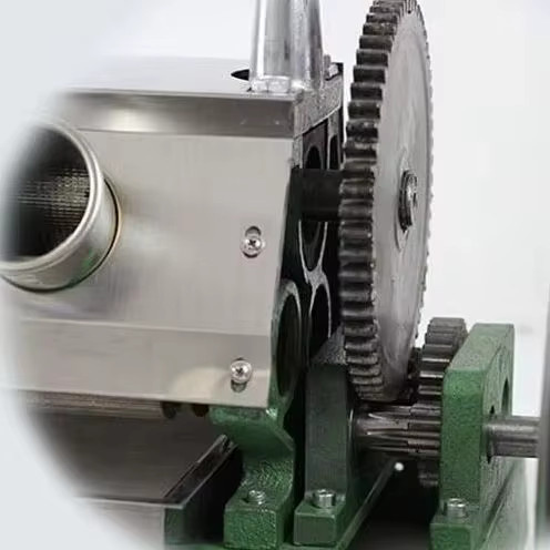 Manueller Zuckerrohr-Entsafter aus Edelstahl von BURUIMU in Silber - Bild 2