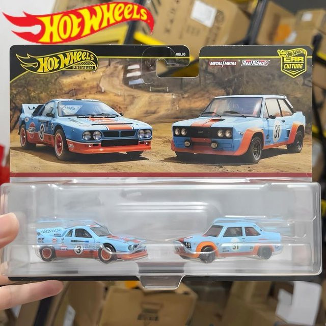 Hot Wheels Premium Car Culture Gulf Lancia Rally Fiat Abarth, 2er-Pack, 1:64, Druckguss-Modellauto - Bild 1