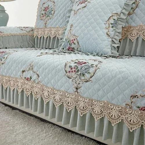 BC-Warm Home Universal-Sofabezug im europäischen Stil mit großem Rock, rutschfeste Sofamatte aus Baumwolle und Leinen mit floralem Jacquard-Muster in Blau, B/T/H: 70 x 120 x 18 cm - Bild 1