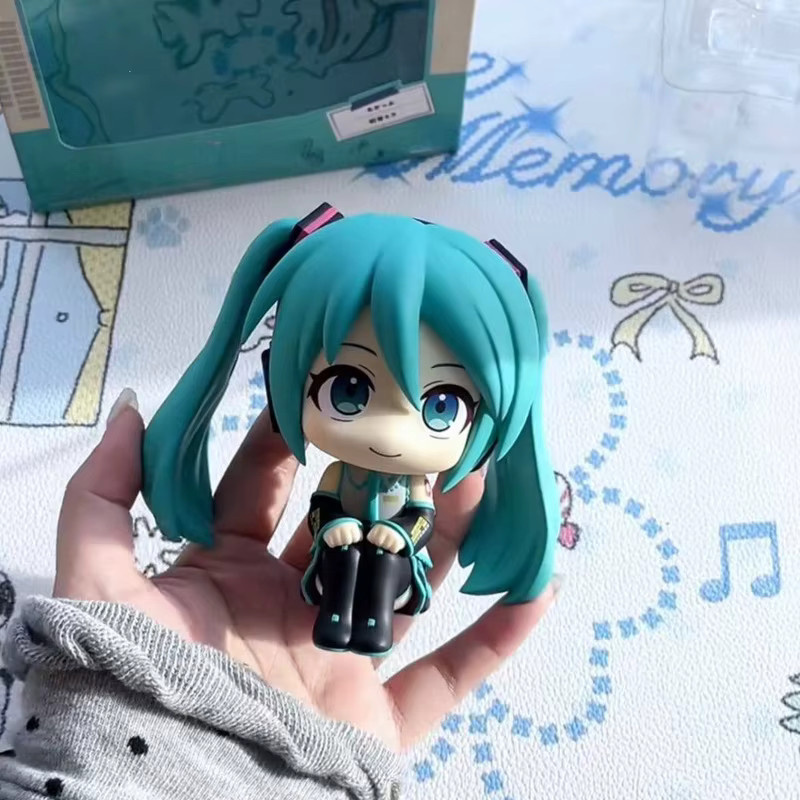 Bandai Hatsune Miku Q-Version Figur, Sitzende Puppe, 8cm - Bild 5