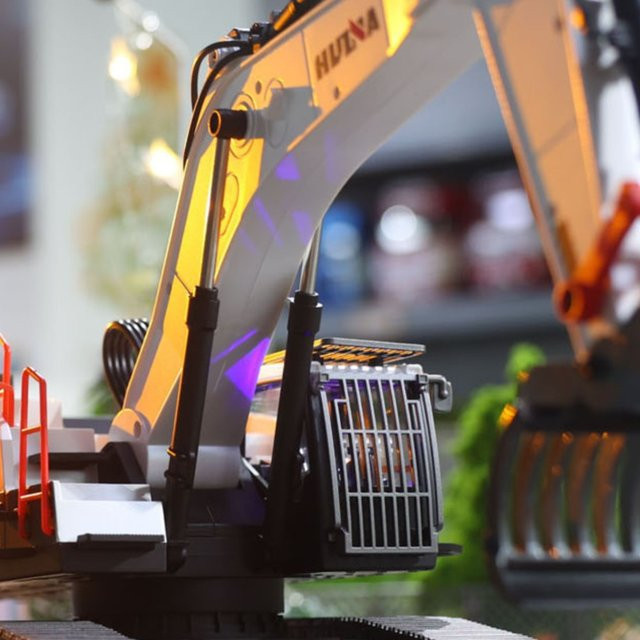 HUINA Metall-RC-Bagger 1594, ferngesteuerter Bagger, 1:14, mit Licht und Sound - Bild 1