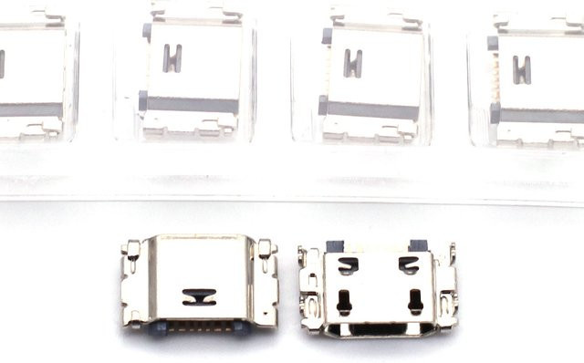 100 Stück USB-C Ladeanschluss Ersatzteil Set für Samsung Galaxy J4, J4 Plus, J6 Plus, A6, A6 Plus, J8, J805, J810 in Silber - Bild 1