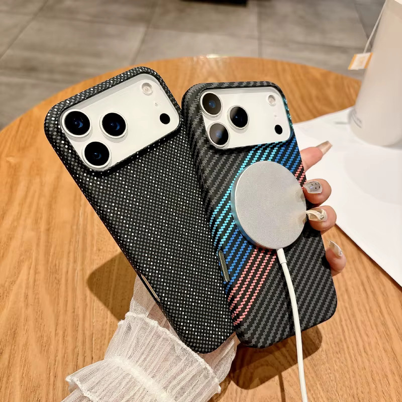szHAIyu MagSafe Magnetische Handyhülle mit Carbonfaser-Textur für iPhone 12 bis 17 Pro Max in Lila - Bild 1