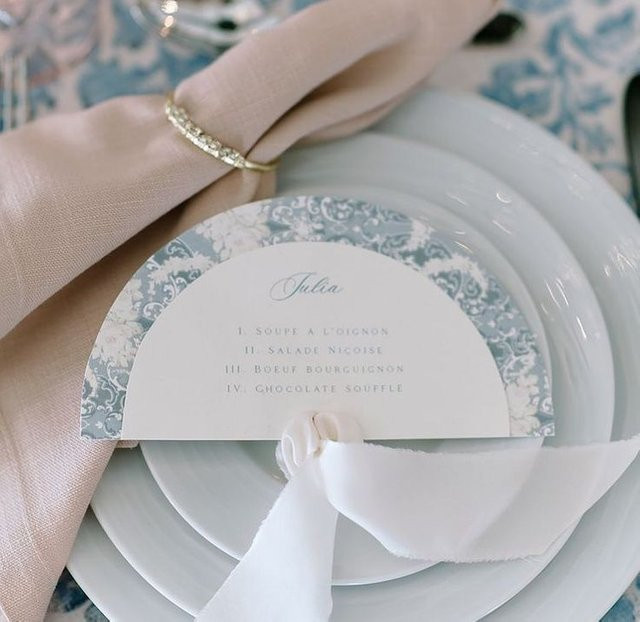Personalisierte Halbkreis-Hochzeitsmenü-Tischkarte in Weiß mit minimalistischem Design aus Papier, Breite: 16,0 cm, Höhe: 50,0 cm - Bild 1