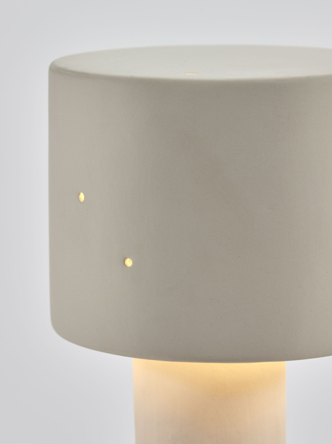 Serax Clara 02 Tischleuchte aus Steingut in Beige - Bild 2