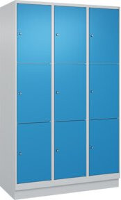 C+P Schließfachschrank Classic PLUS mit Sockel, 3 Abteile, Stahl, Grau und Lichtblau, B/T/H: 120 x 50 x 195 cm - Bild 1