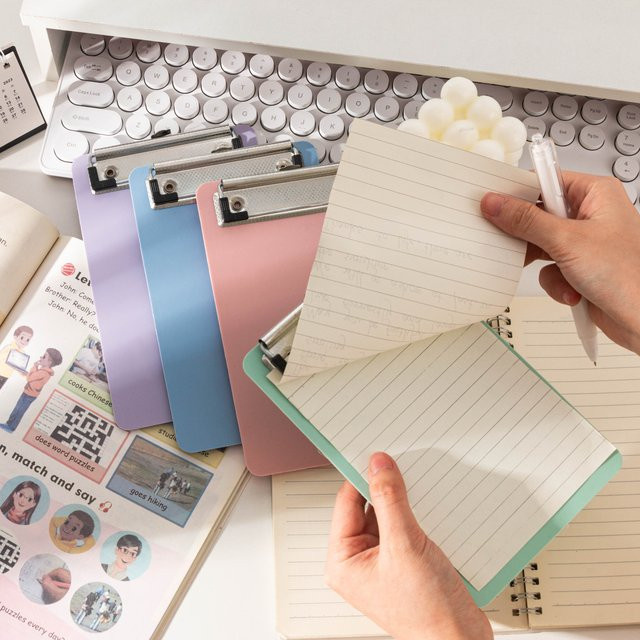 4er-Set Mini-Klemmbretter aus Kunststoff im A6-Format für Büro und Schule - Bild 1