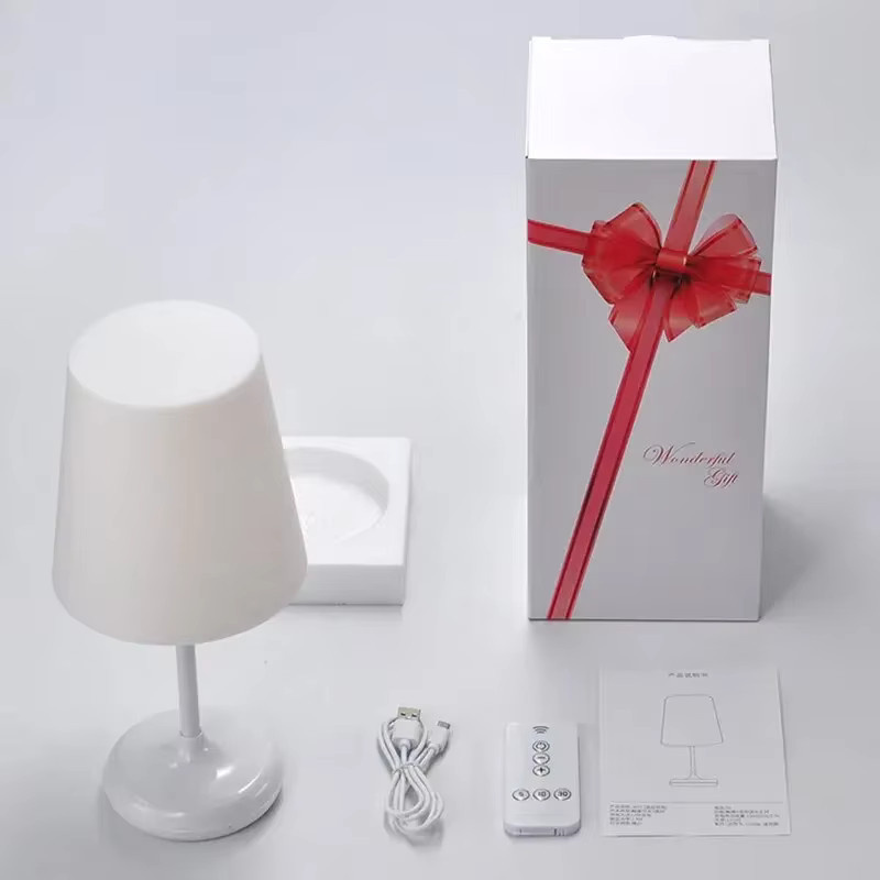 Moderne LED-Schreibtischlampe in Weiß mit Touch-Dimmer, Fernbedienung und USB-Aufladung, ideal als Nachtlicht oder zum Lesen, B/T/H: 13,0 x 13,0 x 29,0 cm - Bild 4