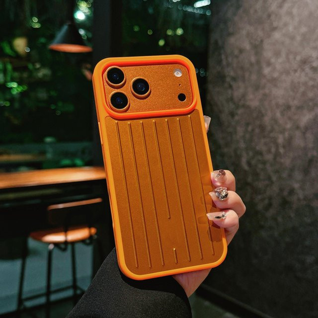 Rimowa Gepäck Stil Handyhülle für iPhone 17 Pro Max 16 15 14 13 mit 3D Wellenstreifen aus Aluminium-Magnesium-Legierung Hartschale in Orange - Bild 1