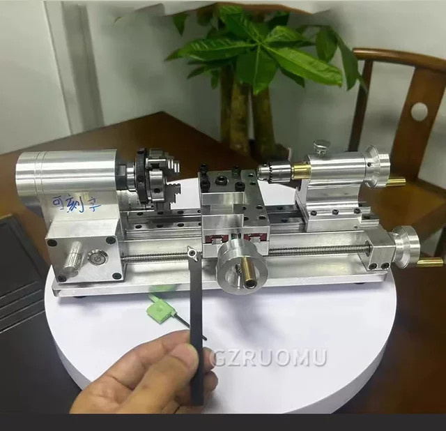 GZRUOMU Multifunktionale Mini-Drehmaschine für Holzbearbeitung, tragbare Desktop-Mikro-Drehmaschine, Silber, 100–2500 U/min - Bild 1