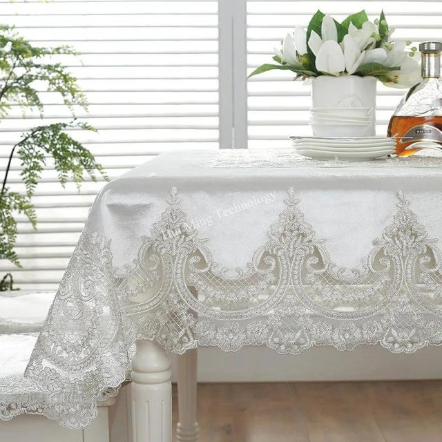 Luxuriöse Samt-Tischdecke Julliette Traum in Weiß und Gold mit Spitze, rechteckig, B/T: 90 x 150 cm - Bild 1