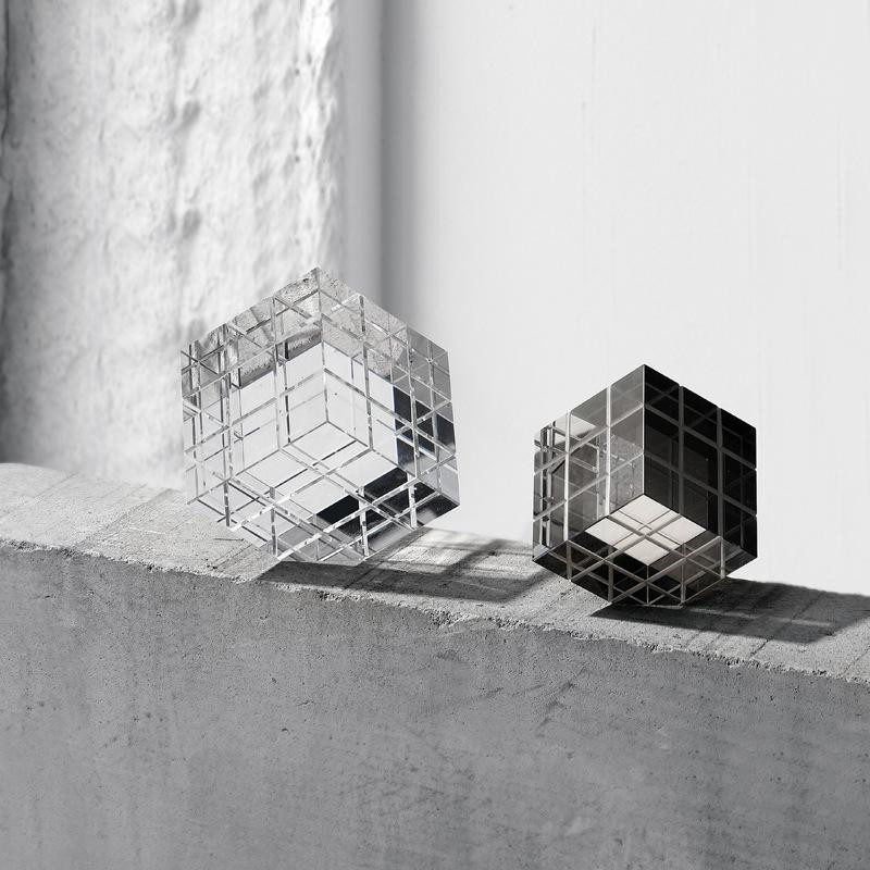 Yiran Furniture Rubik's Cube Glas Ornament in Weiß und Transparent für Wohnzimmer und Büro - Bild 2