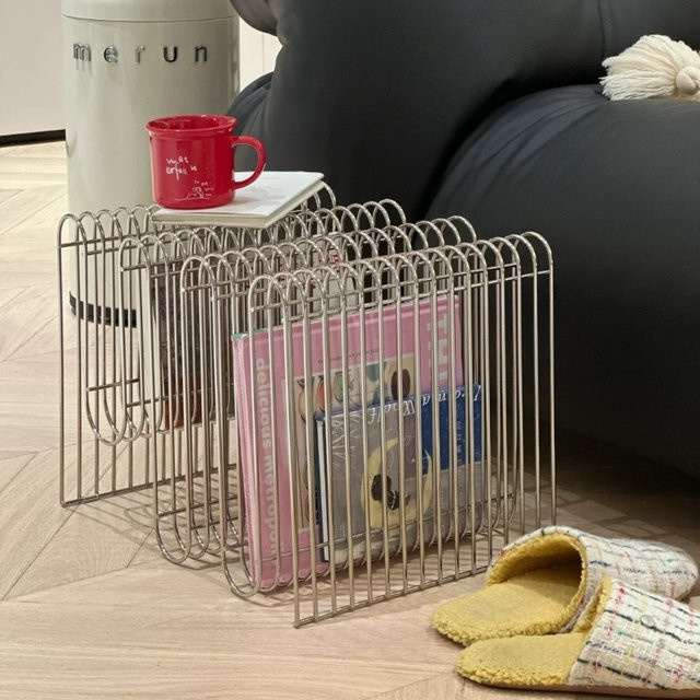 LIUSHADUOLA Couchtisch aus Metall im modernen Design für dein Wohnzimmer, rechteckiger Beistelltisch als Zeitschriftenständer und Bücherregal in Schwarz oder Silber - Bild 1