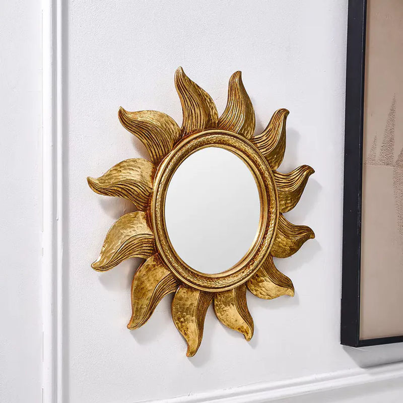 Runder dekorativer Hängespiegel mit goldener Sonnenblume aus Metall und Glas in modernem floralem Design - Bild 2