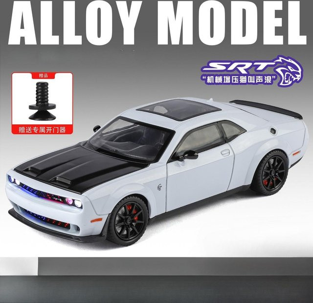 Platinum Challenger, Muscle Car Modell, 1:24, mit Sound und Licht, ab 14 Jahren - Bild 1