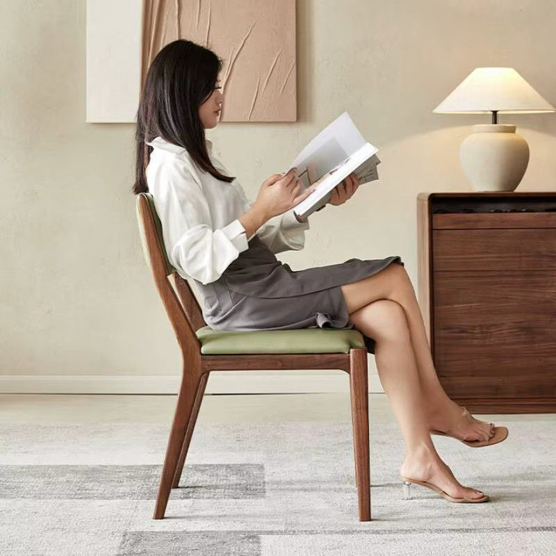 DUTRIEUX Moderner Esszimmerstuhl in Beige mit Gold-Akzenten im Nordic Designer Stil - Bild 2