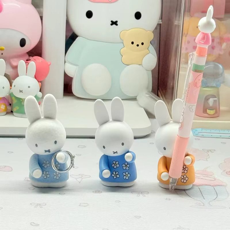 Miffy Offiziell Lizenzierte Blindbox-Figuren Stifthalter und Aufbewahrungsregal in Weiß mit floralem Design - Bild 2